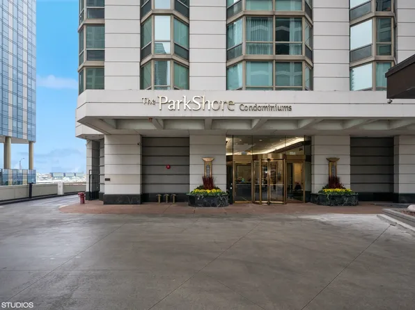 195 N Harbor Dr APT 907, Chicago, IL 60601
