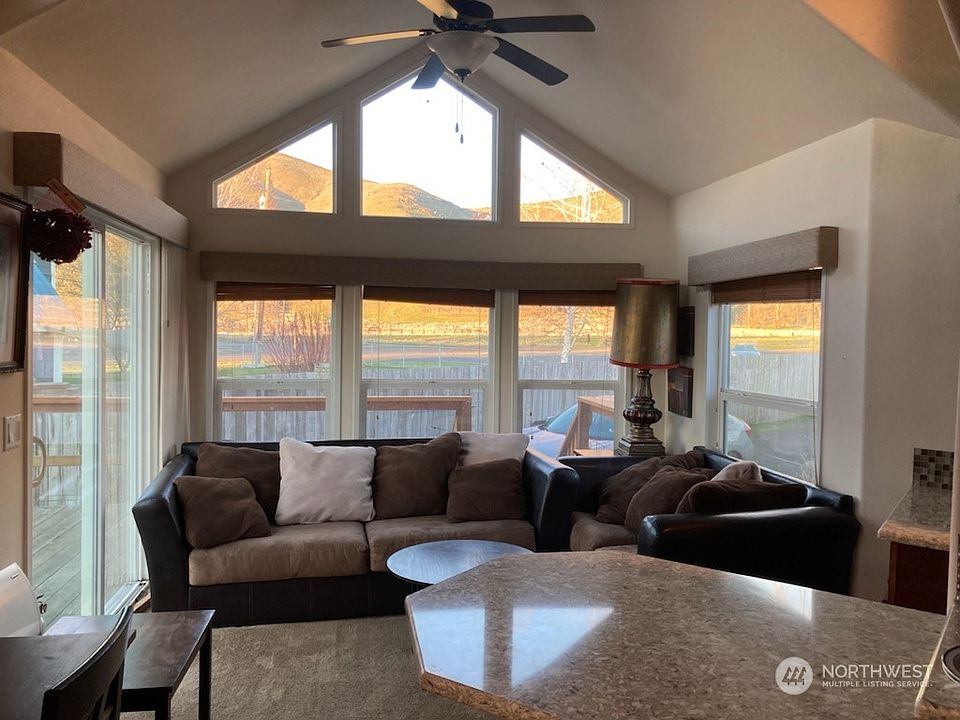 303 Main Street, Starbuck, WA 99359 Zillow