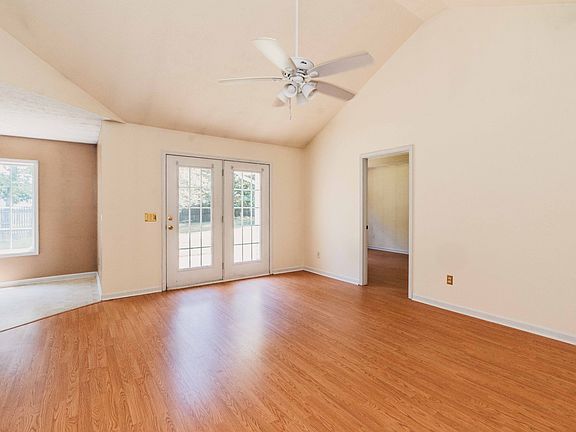 3rd image of 212 Dorchester Dr