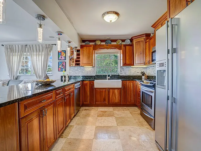 1265 NE Oceanview Cir — Photo 16