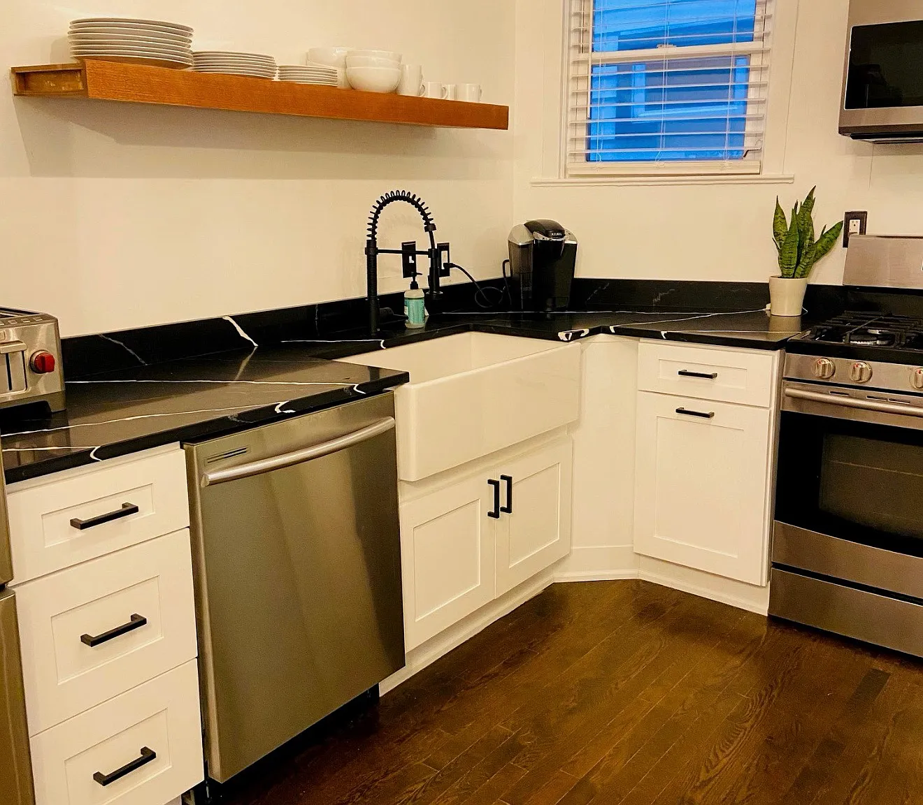 4 bed, 2300 sqft, $2,850 — Photo 2