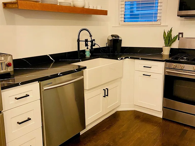 1603 E Kane Pl — Photo 2