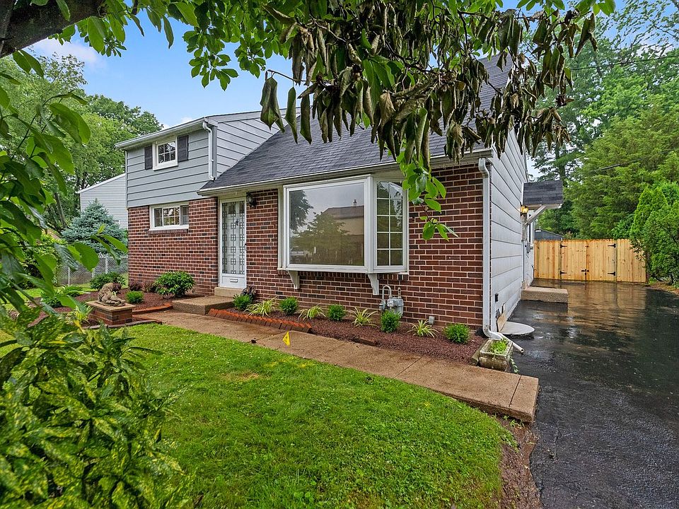 1st image of 409 Maiden Ln