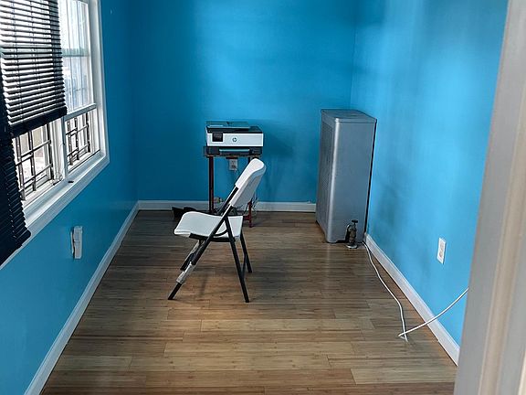 4th image of 10969 153rd St #1