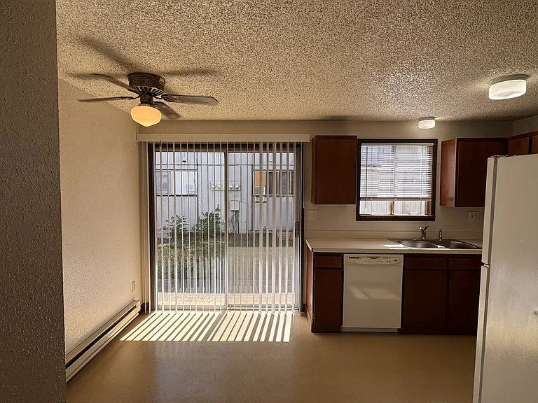 423 Hewitt Ave #16 — Photo 2