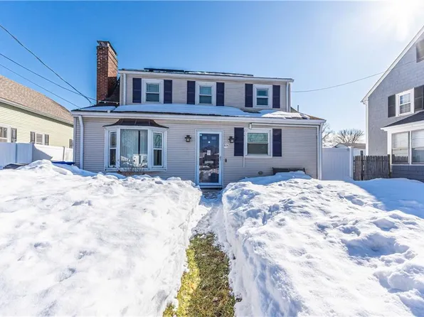 671 Benefit St, Pawtucket, RI 02861