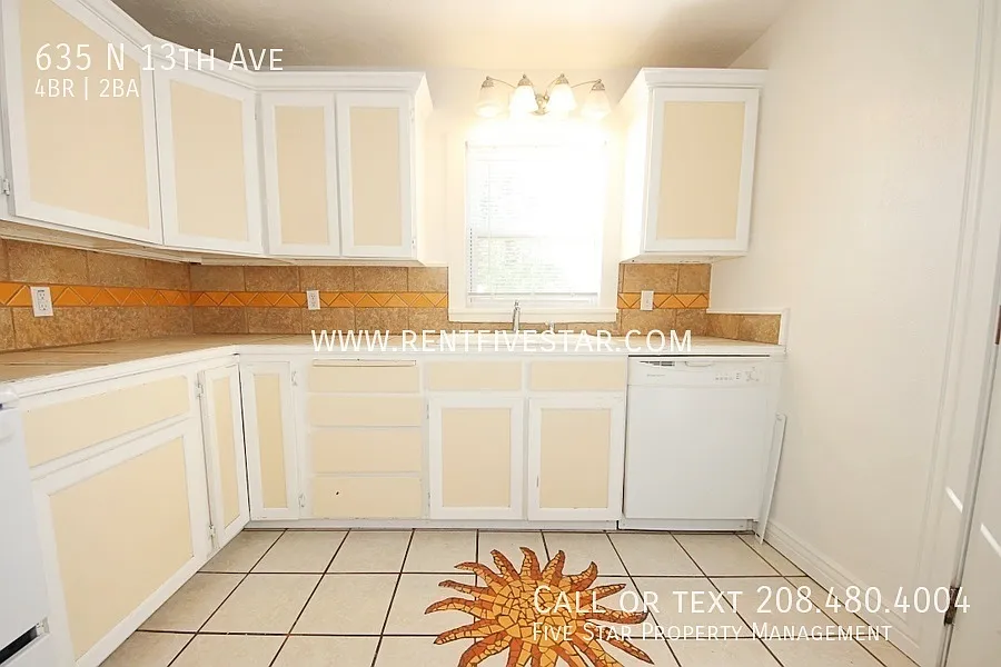 Charming 4 Bedroom Home Near Idaho State University! — Photo 4