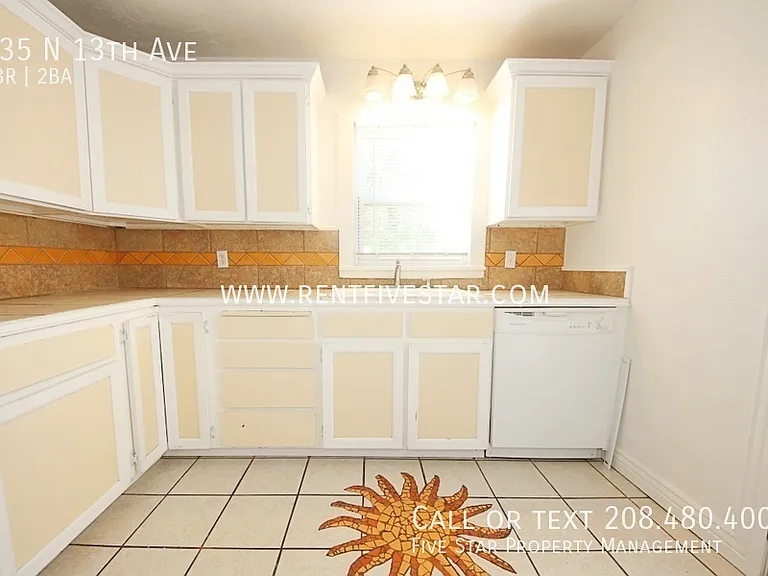 635 N 13th Ave — Photo 4