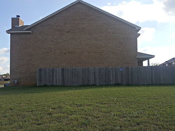 3rd image of 4405 Oak Grove Blvd