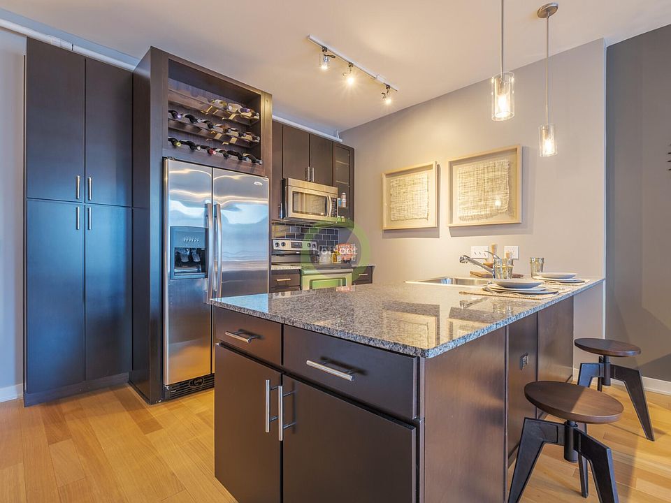 1st image of 138 W Kinzie St #1/1