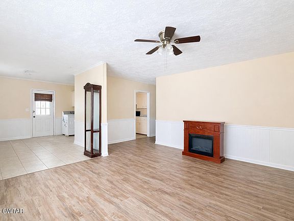 3rd image of 140 Peggy Ln
