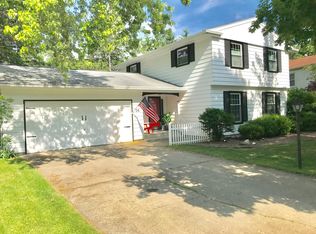 34 Sycamore Dr, Chelsea, MI