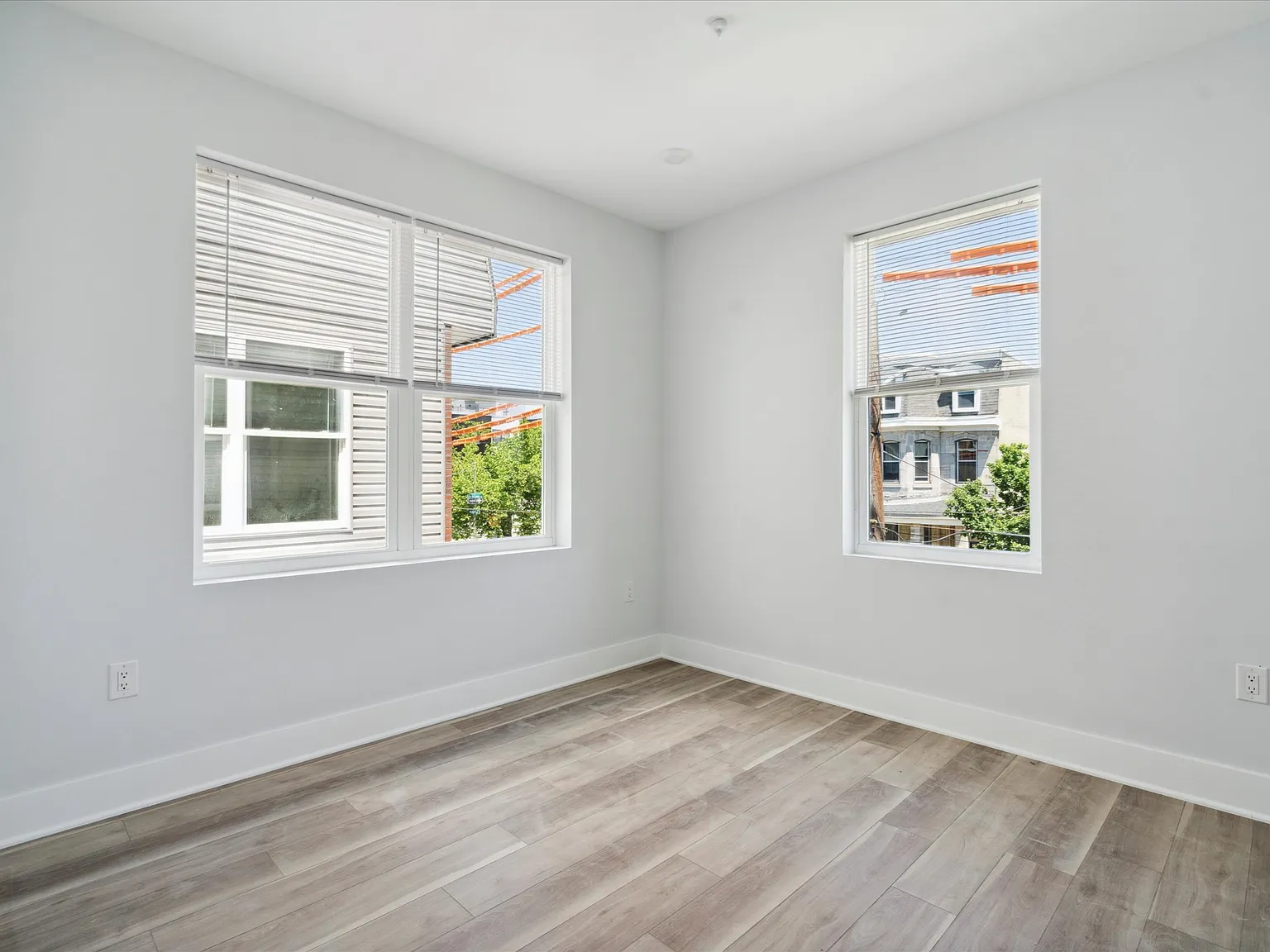 2 bed, 700 sqft, $1,600 — Photo 4