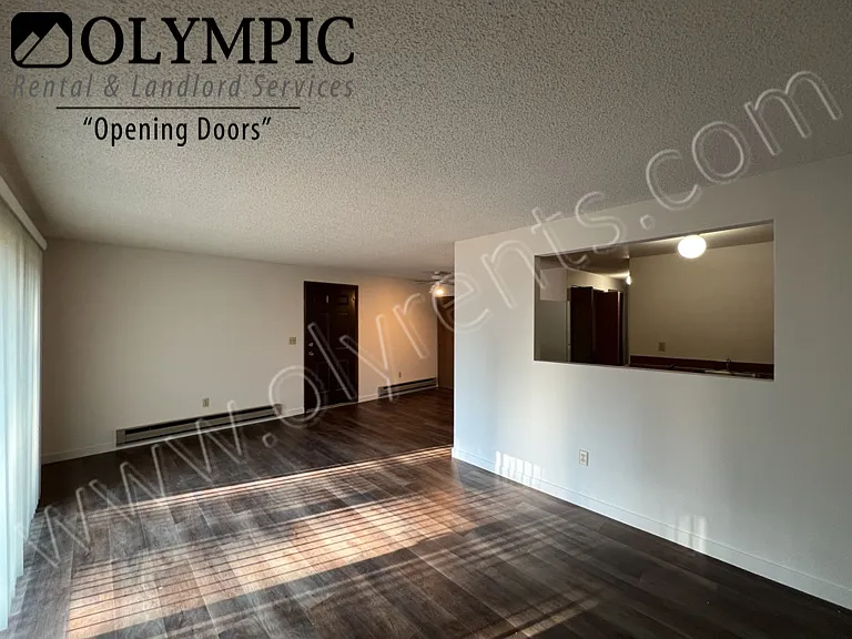 No Carpet - New Flooring Throughout! - Upper level 4-plex unit w/ Water/Garbage included! — Photo 3