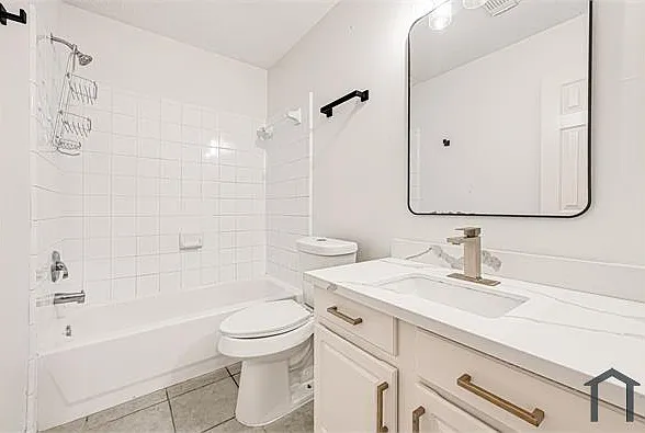 146 S Walden Elms Cir — Photo 17