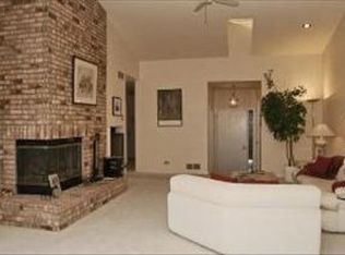 649 Shoreline Rd APT B, Lake Barrington, IL 60010