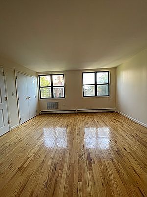 5th image of 312A Hart St #3