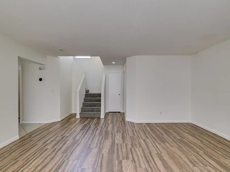 5025 Glittering Star Ct N — Photo 5