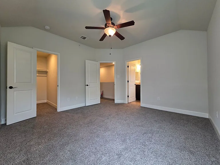 6423 Melanzane Ave #4 — Photo 7