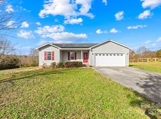304 Walkers Ridge Dr, Shelby, NC 28152