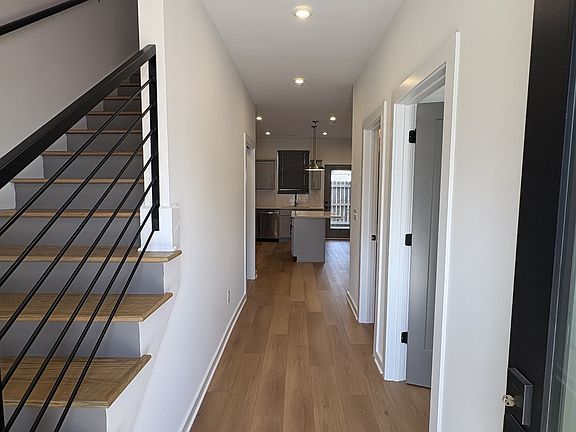 4th image of 612 Wallace Ct #612
