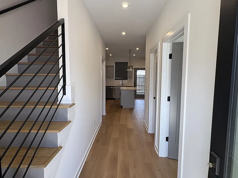 612 Wallace Ct #612 — Photo 4