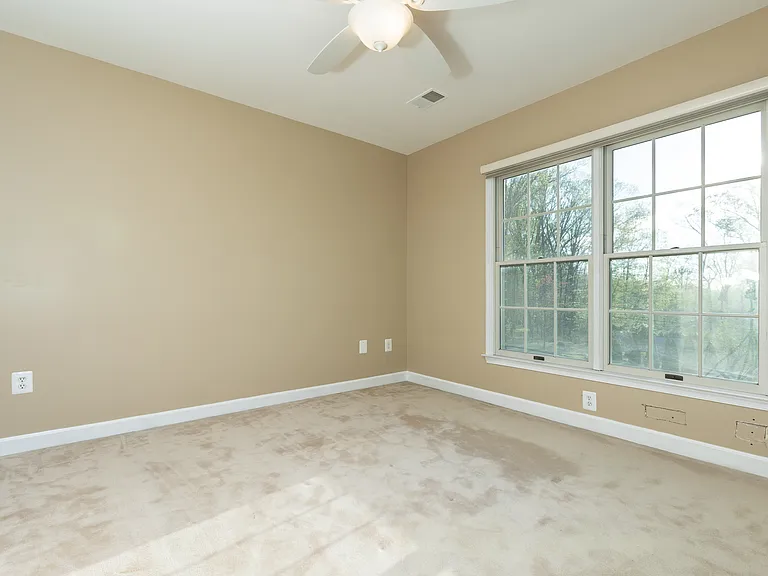 13576 Highland Rd — Photo 9