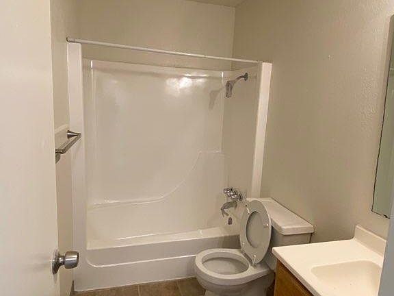 5th image of 13923 Grandboro Ln APT 120