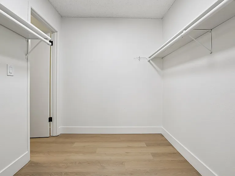 Olympic West Apartments — Photo 24