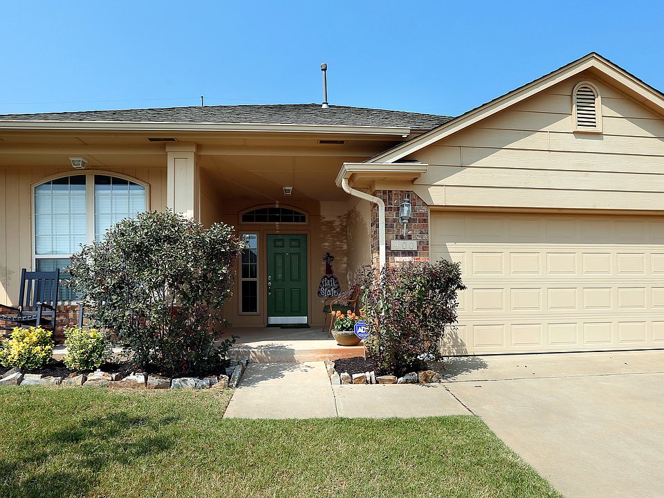 1st image of 400 Lone Oak Dr