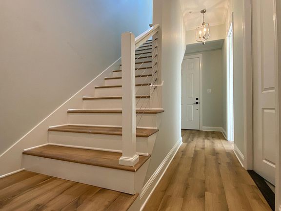 5th image of 1028 Bridgewater Ave #A