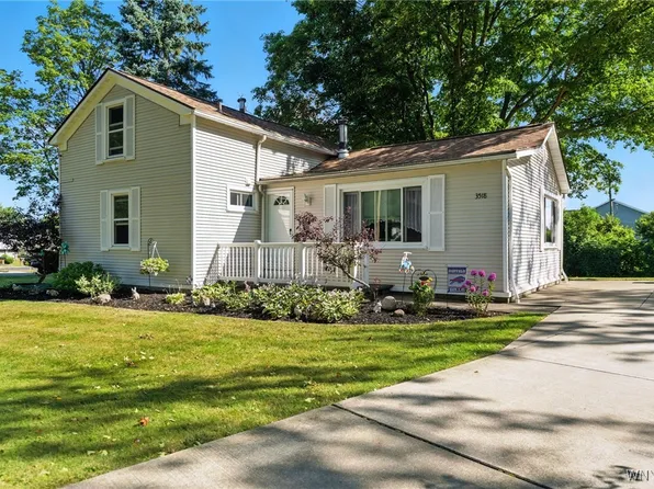 204 Foxcroft Dr, Hamburg, NY 14075
