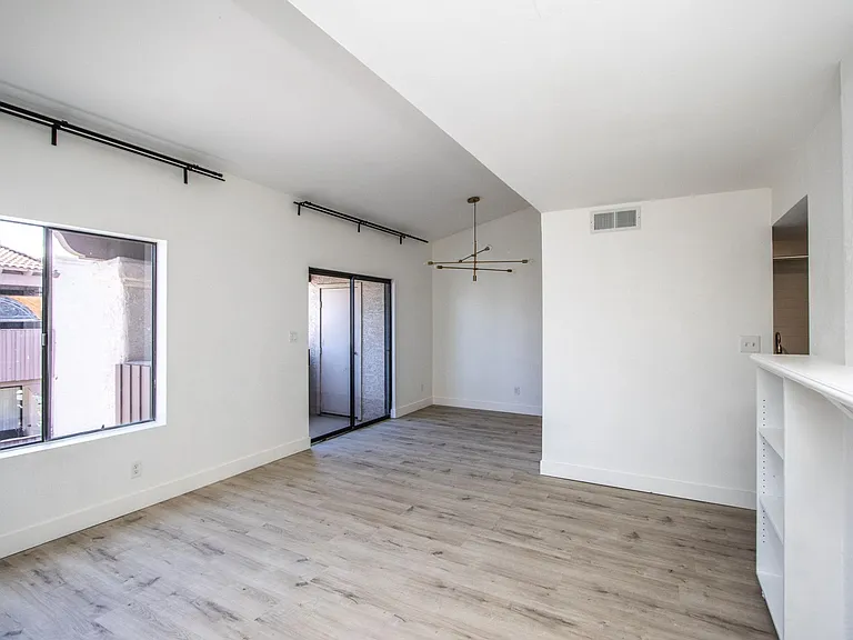3102 E Clarendon Ave #207 — Photo 7