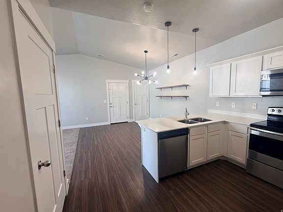 3rd image of 1834 W Newcastle Ln #302