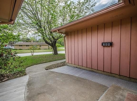 2nd image of 209 Woodhaven Dr