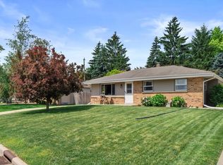 4254 Pine Ridge Ln, Racine, WI 53403