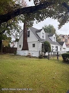 2nd image of 135 Todt Hill Rd