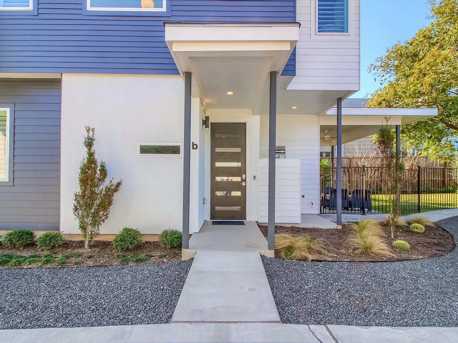 2112 Thornton Rd — Photo 3