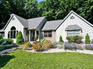 11849 Chickory Dr, Grand Haven, MI 49417