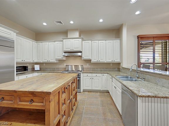 3rd image of 651 Du Fort Ave