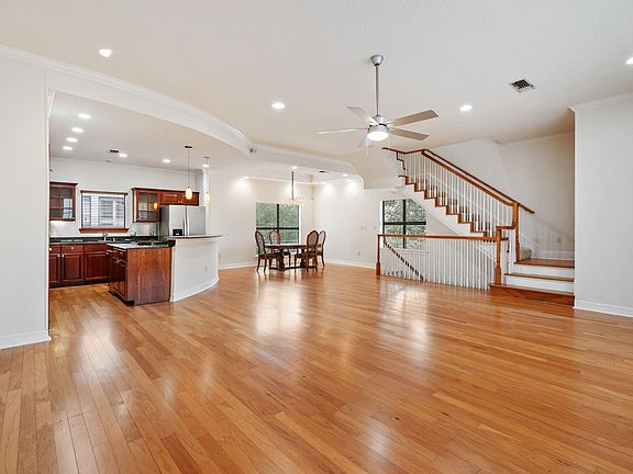 4th image of 501 Detering St