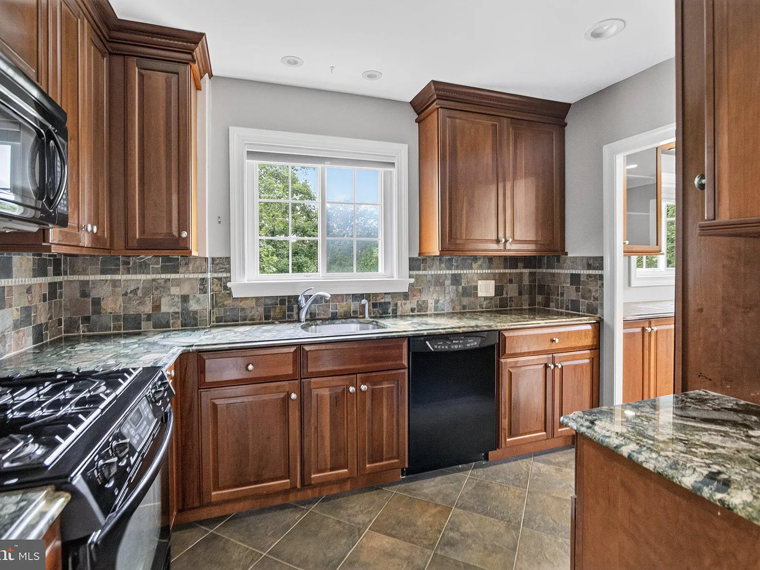 1 bed, 1.0 bath, 805 sqft, $2,300 — Photo 1