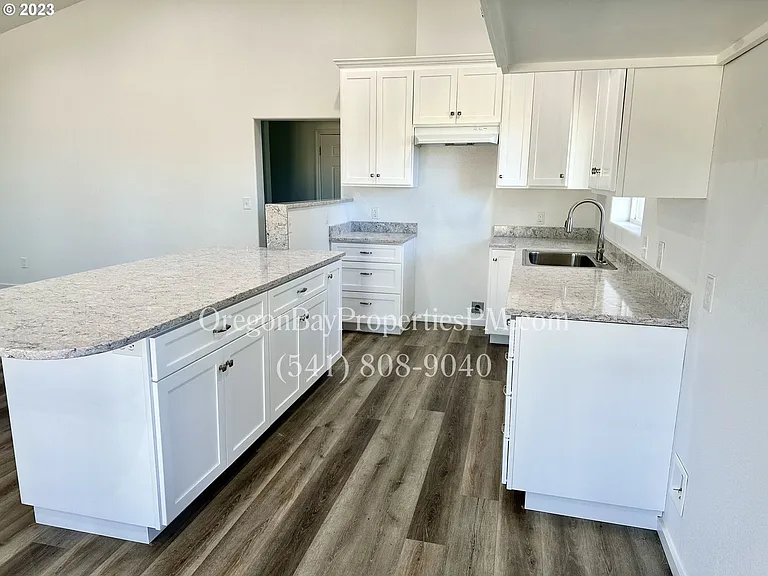 1656 Coos River Hwy — Photo 14