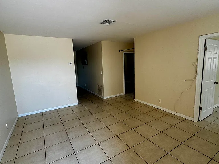 2824 N Dixie Hwy #2824 — Photo 2
