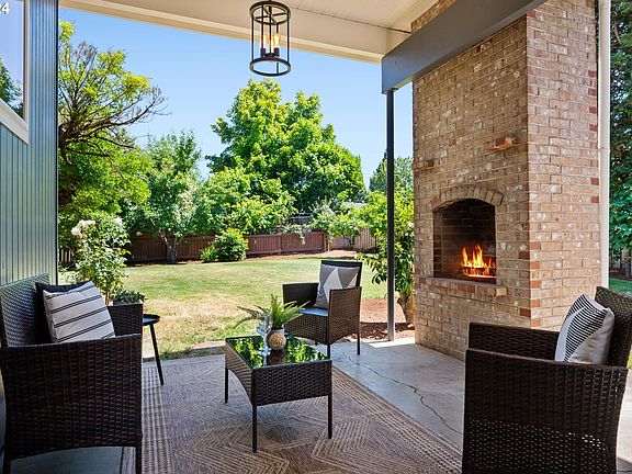 3rd image of 5204 SE La Mesa Way