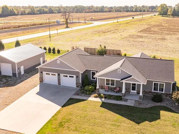 34101 Craig Lake Rd, Brighton, IL 62012