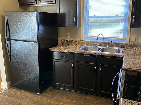 4th image of 803 Amanda Dr