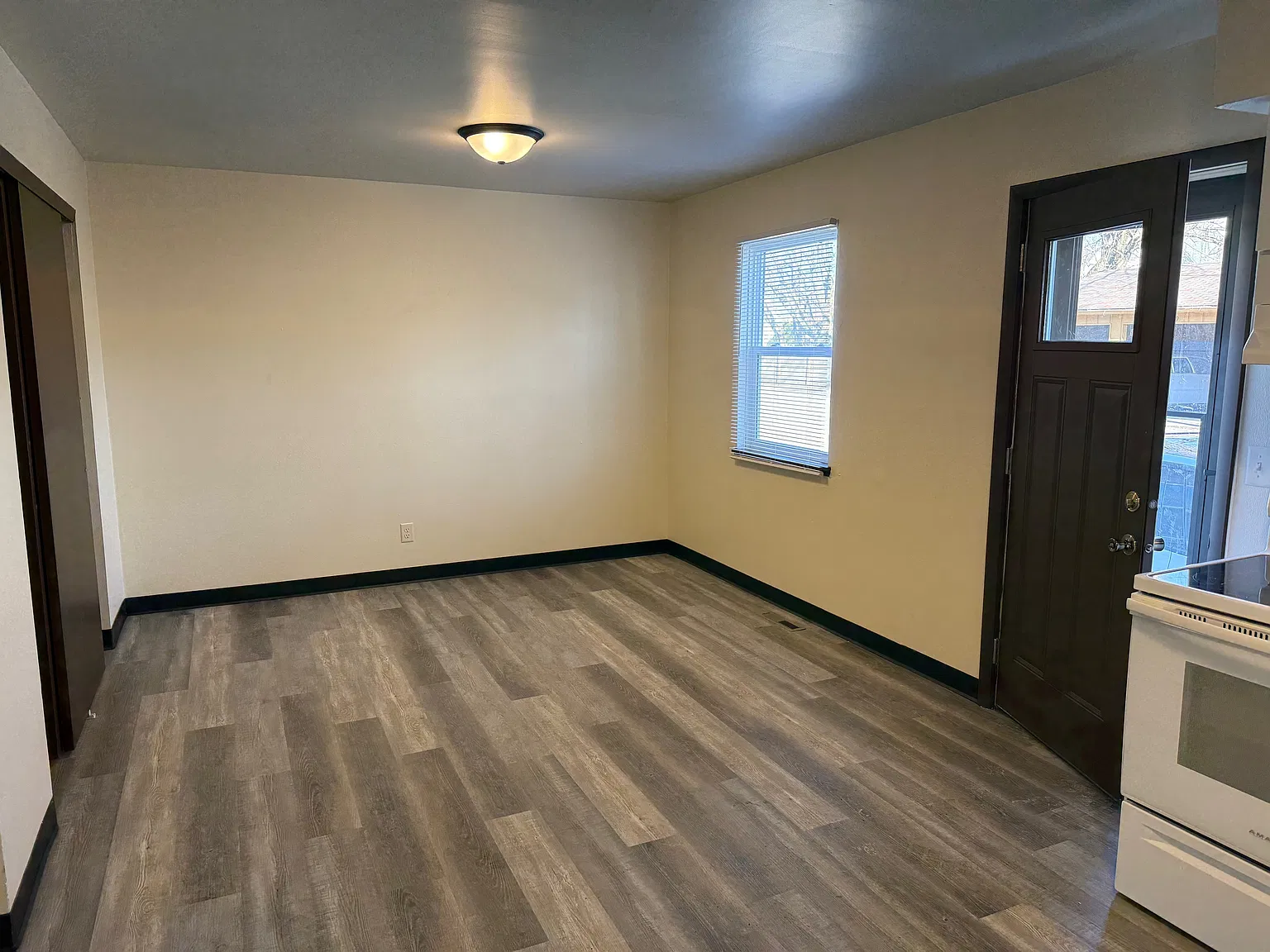 Locust Street Apartments — Photo 3