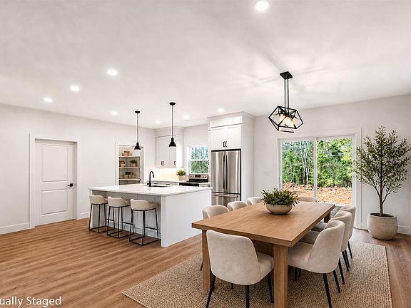 3rd image of 37 Periwinkle Dr