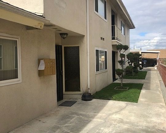 5th image of 1523 W 81st St